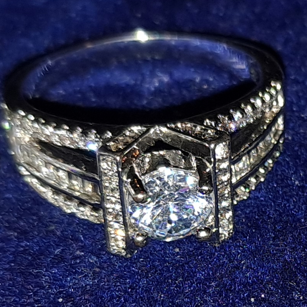 Ring - Picture 3 of 6